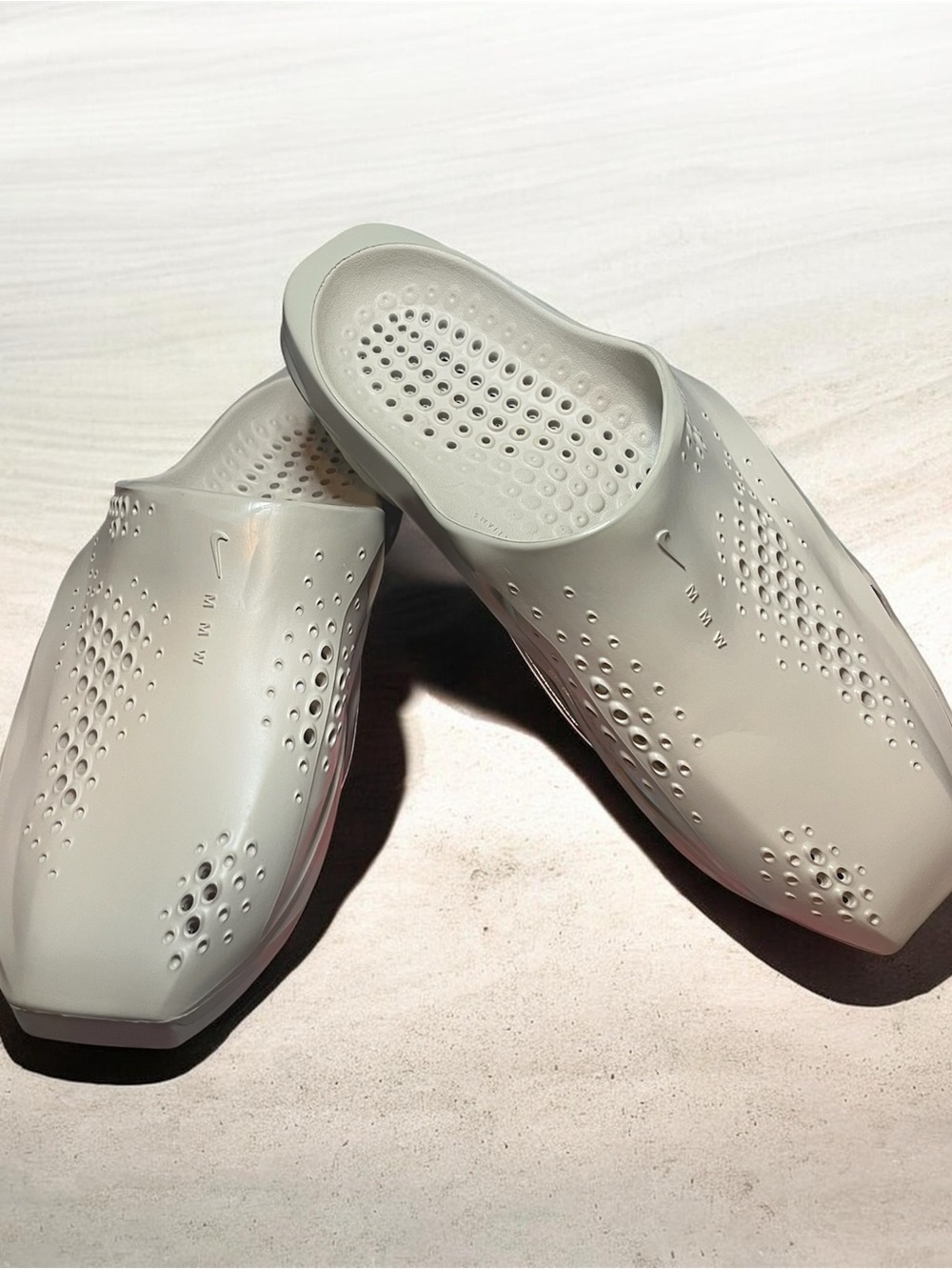 Nike Men’s Slip-On Ventilated Clog in Light Beige New with out box